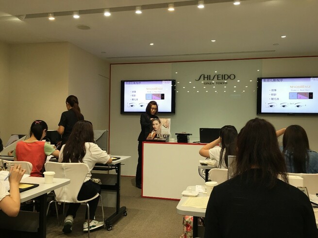 Students from Hotel Operations Management (HOM) Programmme and Public Relations and Management (PRM) Programmme of Faculty of Management and Hospitality of THEi learn grooming techniques at SHISEIDO workshop in May 2016.