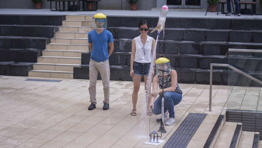 3…2….1 ! Fly~ See our Water Rocket!