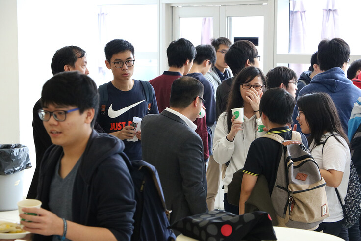 Interested students mingled with teaching fellows for further programme consultation