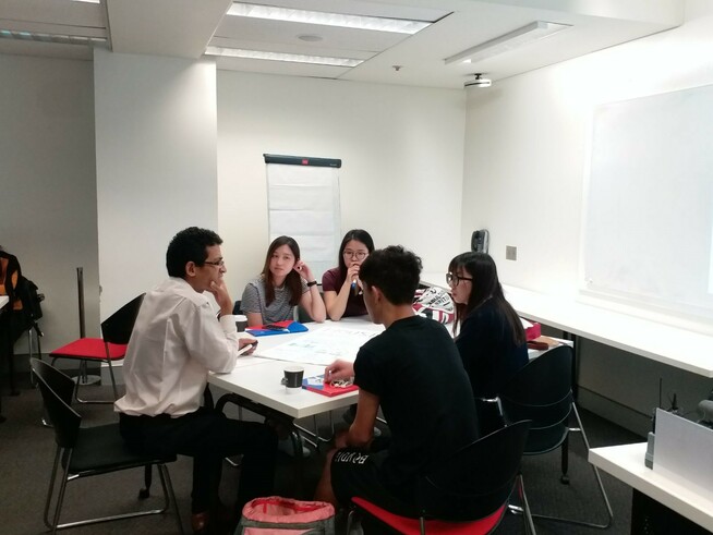Discussion on various research projects between THEi students and UTS academic.