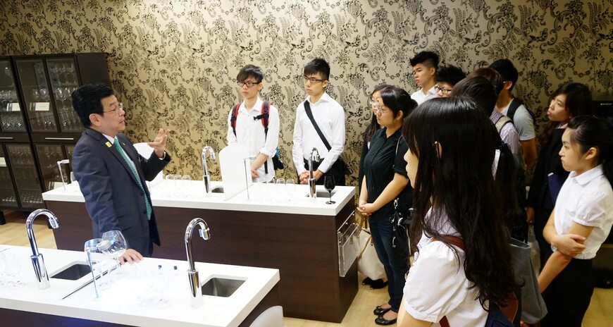Students were interested to learn about the suite  setup and the panoramic view of Cyberport.
