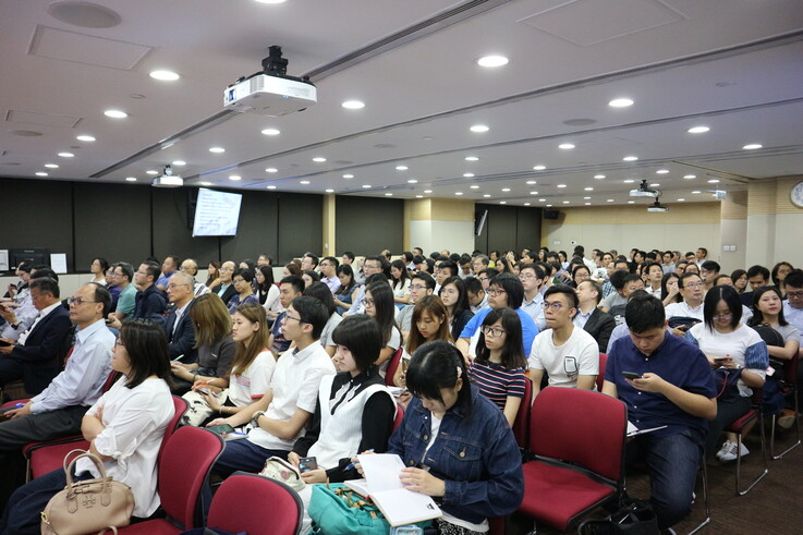 Over 200 attendees joined the seminar (full house)