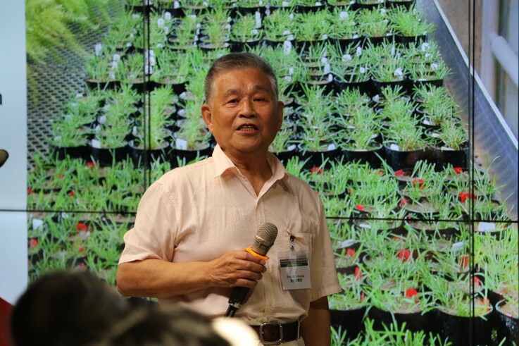 Renowned pioneer researcher, Prof. Sun Jixiong, from Gansu Agricultural University, enlightens the audience with his speech on "Turfgrass Science in China: Discipline Establishment and Theory Innovation," shedding light on the advancements and theoretical developments in the field of turfgrass science in China. 